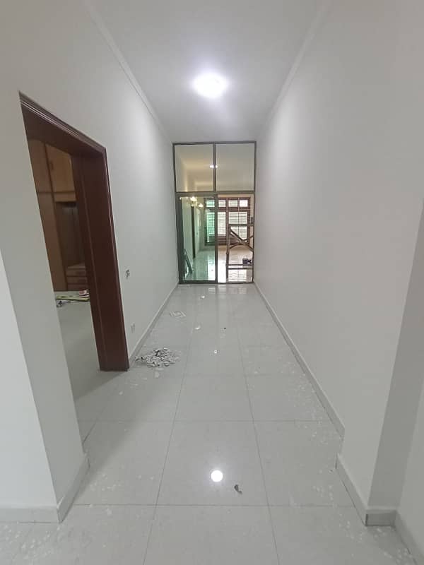 Prime Location Separate Gate 2 Kanal Upper Portion Available For Rent In DHA Phase 1 Block B 3