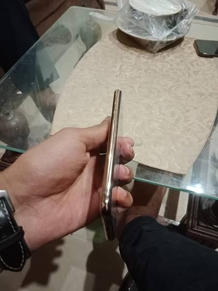 iphone xs 64 GB  Non PTA 4