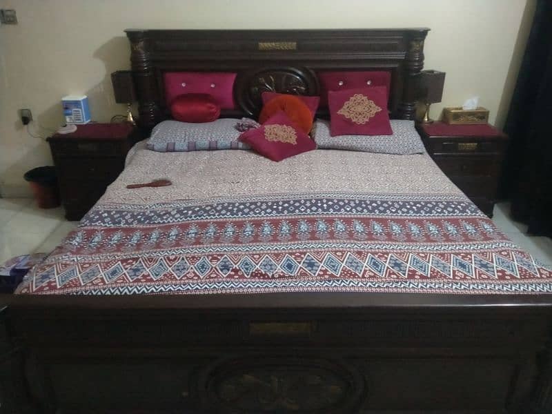 Wooden king size bed room set, Dressing table and Wardrobe polished. 12