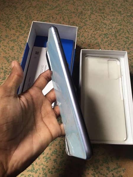 Vivo y20. . . . . with box charger. . 5