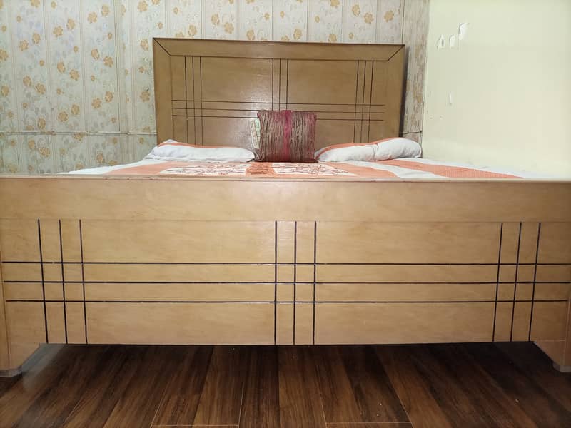 Home used bed and dressing table for sale on urgent basis 0