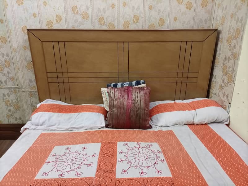 Home used bed and dressing table for sale on urgent basis 1