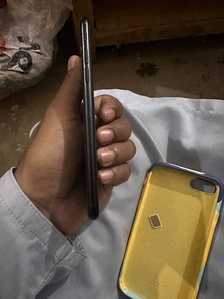 iPhone SE 2020  all original back sy crack hy baki koi masla Nhi hy 3