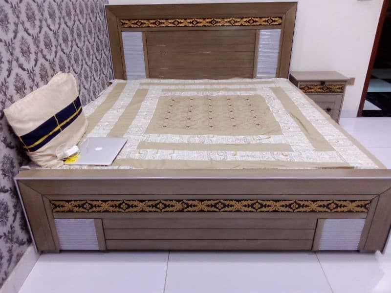 A brand new wooden bed set without metress 3