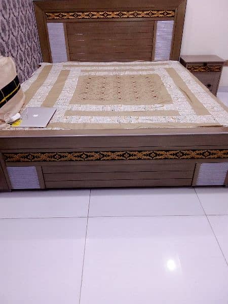 A brand new wooden bed set without metress 4