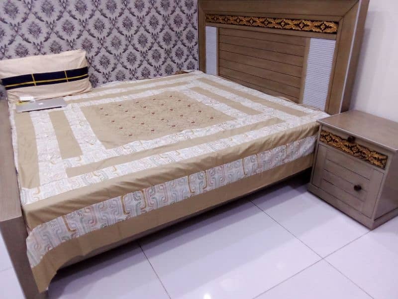 A brand new wooden bed set without metress 5