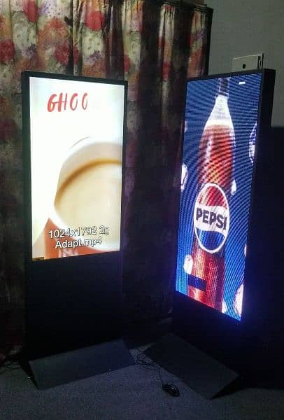 digital signage standee 2