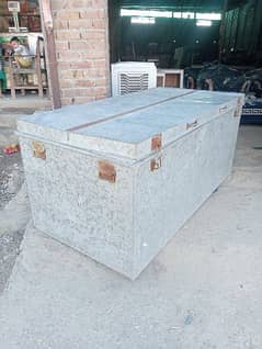 trunk for sale/ trunk