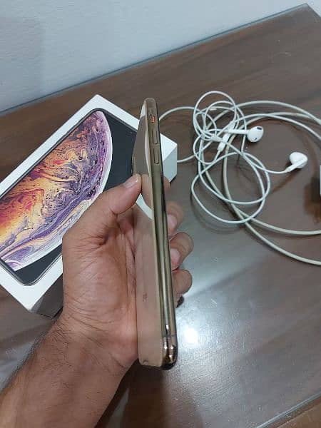 iphone xs max 256GB 4