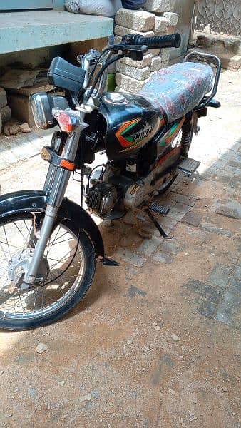 Unique 2021/2022 very good condition 21 ka 9 month ki r registration h 5