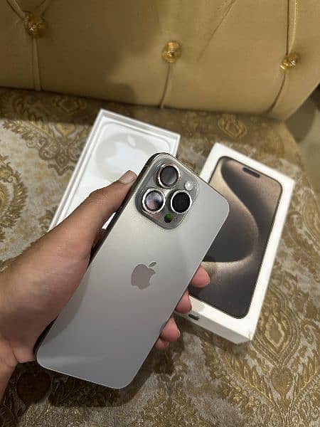 IPhone 15 pro Max 256 GB  (Natural Titanium) 5