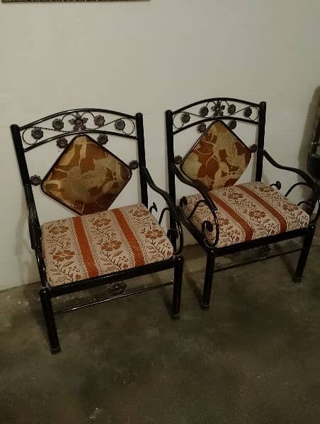 10/9 condition sofa set with table 4