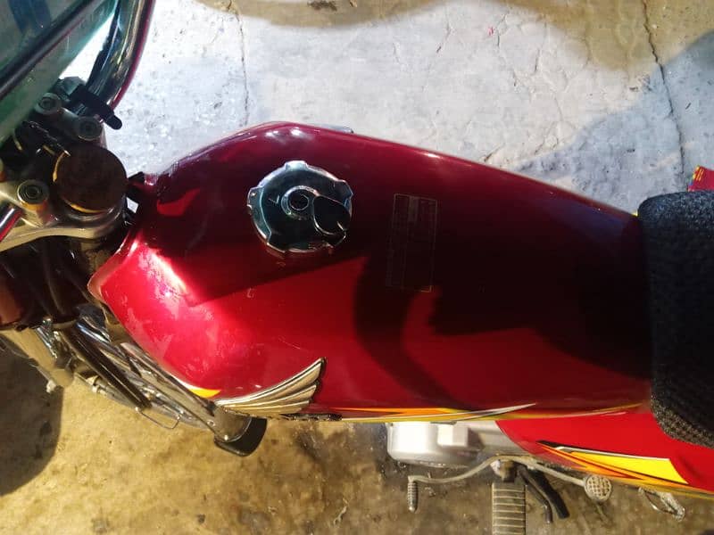 I am sale hond 125 good condition 2