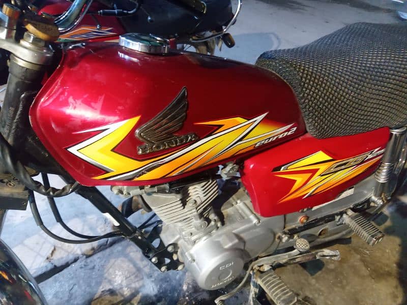 I am sale hond 125 good condition 3