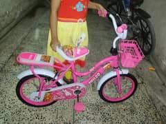 Girls barbie cycle 16 inches Almost New