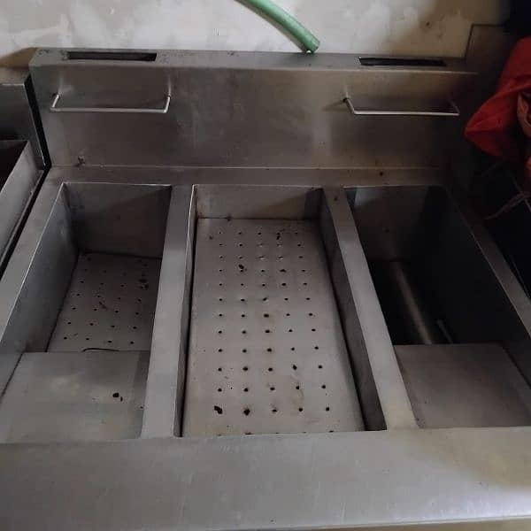 fryer and 16 litter hotplate condition 10/9 3