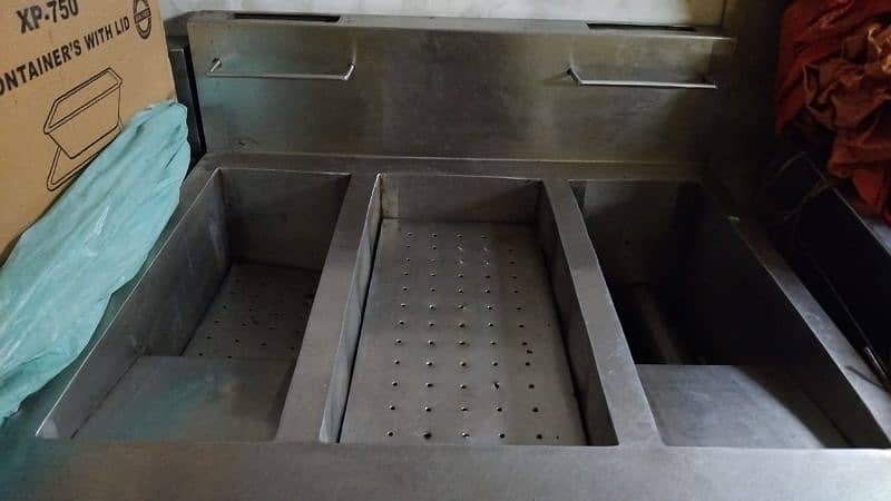 fryer and 16 litter hotplate condition 10/9 7