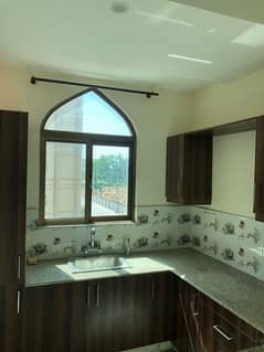 CORNER FLAT 2ND FLOOR 600 SQUARE FEET AVAIALABLE FOR SALE IN SHERANWALA HEIGHTS 0