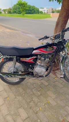 black honda 125