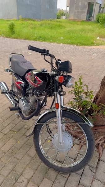 black honda 125 1