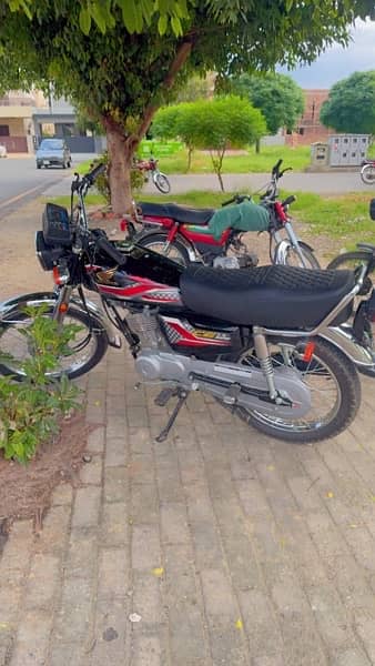 black honda 125 2