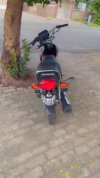 black honda 125 3