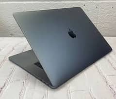 15'' MacBook Pro 2017 - i7 - 4 Pc Deal