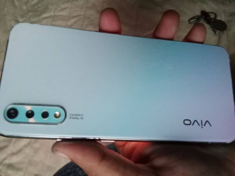 vivo s1 8/256 3