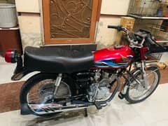 Honda 125 red just 3000 klm drive