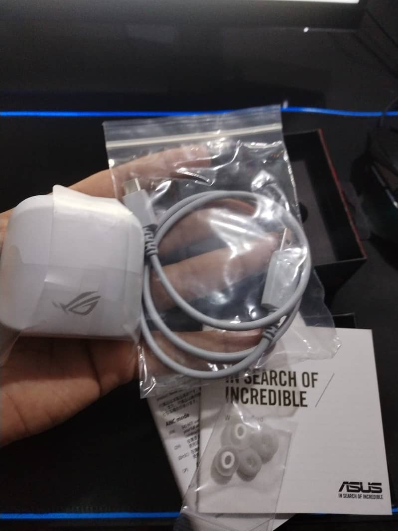 ASUS ROG Cetra True Wireless Gaming Headphones White 7