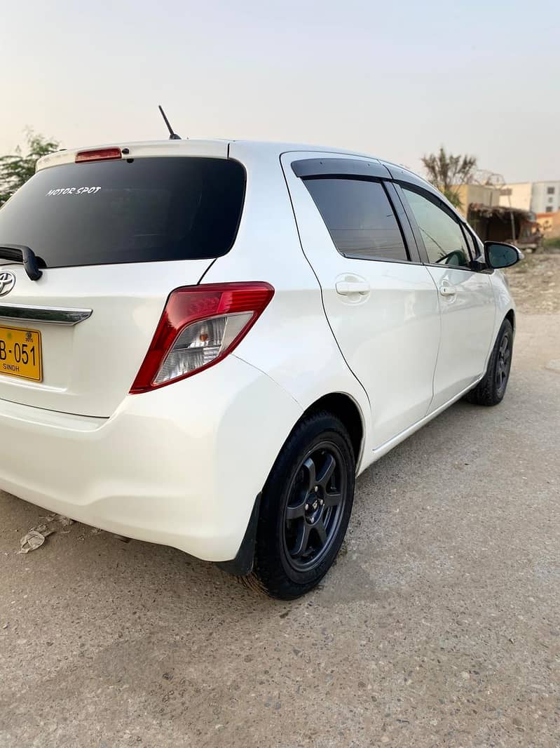 Toyota Vitz 2012 Automatic 4