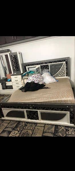 urgent 4 piece bed set for sale 5