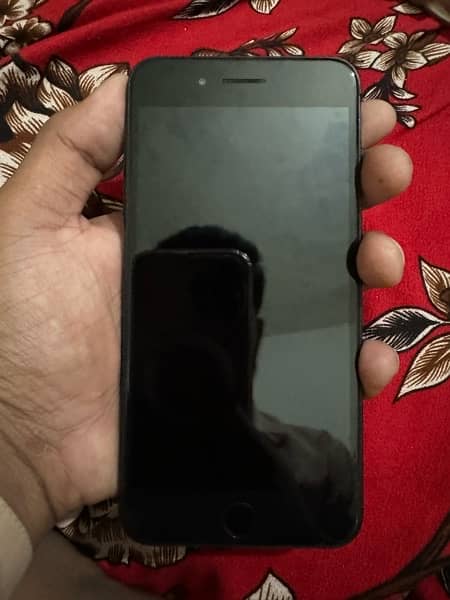 selling iPhone  7plus 1