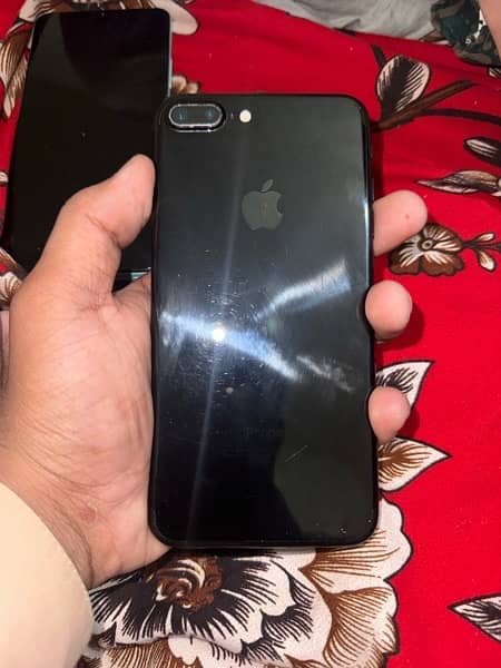 selling iPhone  7plus 2