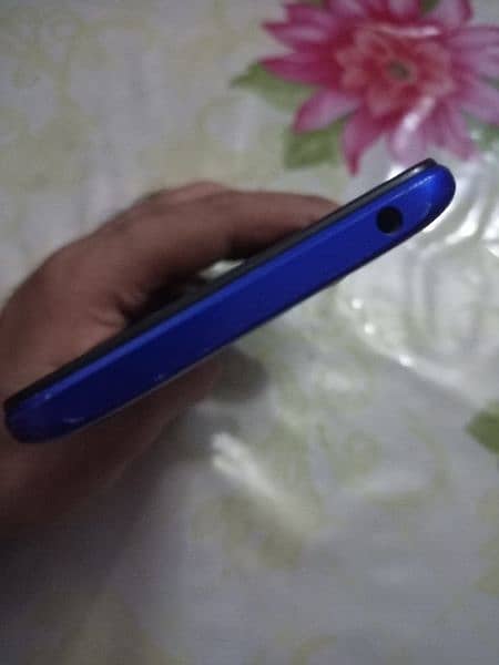 redmi 9a 2gb 32gb is for sale. 4