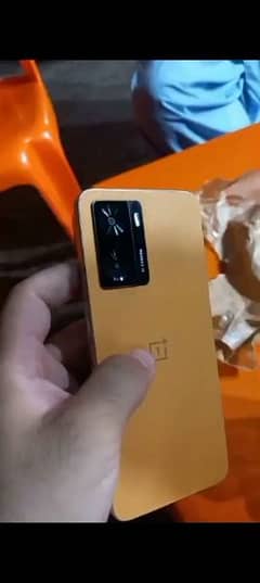 OnePlus n20 se . . . 6+1/128gb