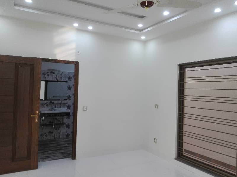 10 Marla House For rent In Wapda Town Phase 1 - Block J2 Lahore 5