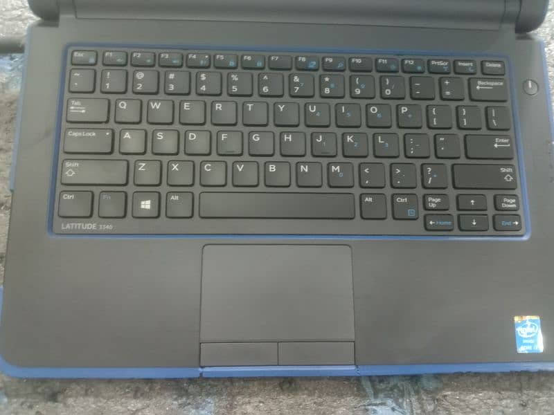 laptop i 3 4th.  generation. 1