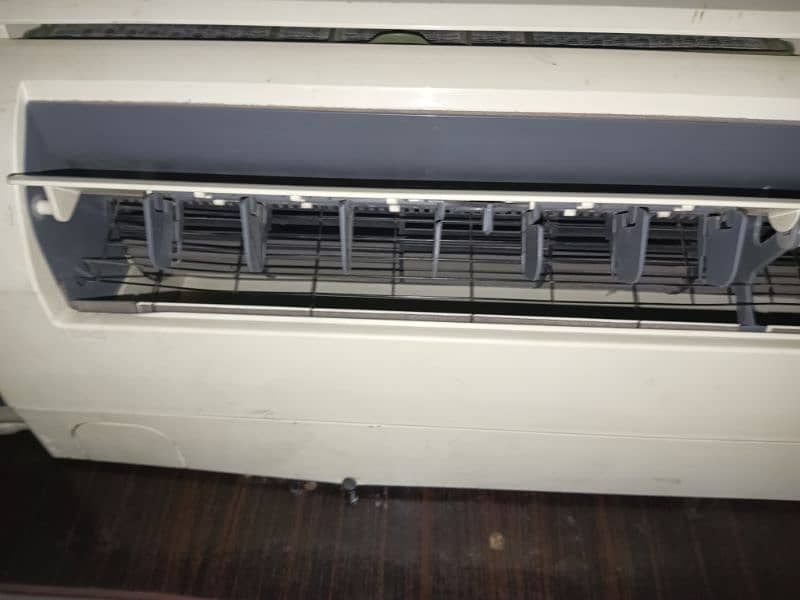 Mitsubishi 1 ton non inverter Ac 2