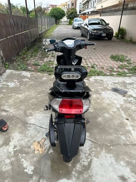 electric scooty 8