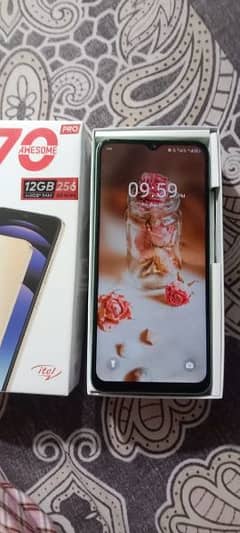 Itel A70  4+8/256 with box with waranty lush conditions 10/10