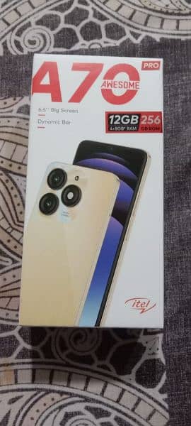 Itel A70  4+8/256 with box with waranty lush conditions 10/10 2