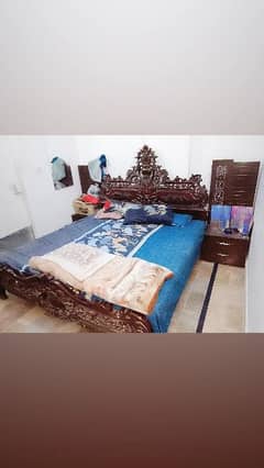 chinioti king size bed and side table 0