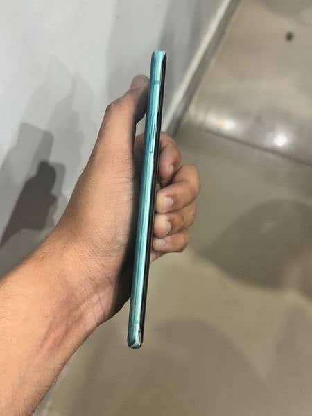 One plus 8| 12/256 Lush Condition 3