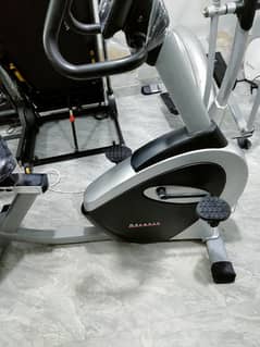 ADVANCE MADE BY TAIWAN, RECUMBENT BIKE GOOD CONDITION AUTOMATIC