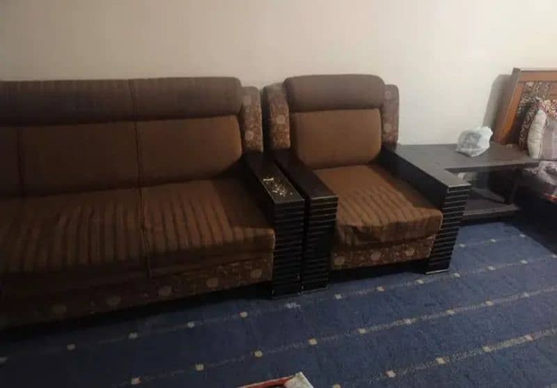 5 seater sofa available for urgent sale 1