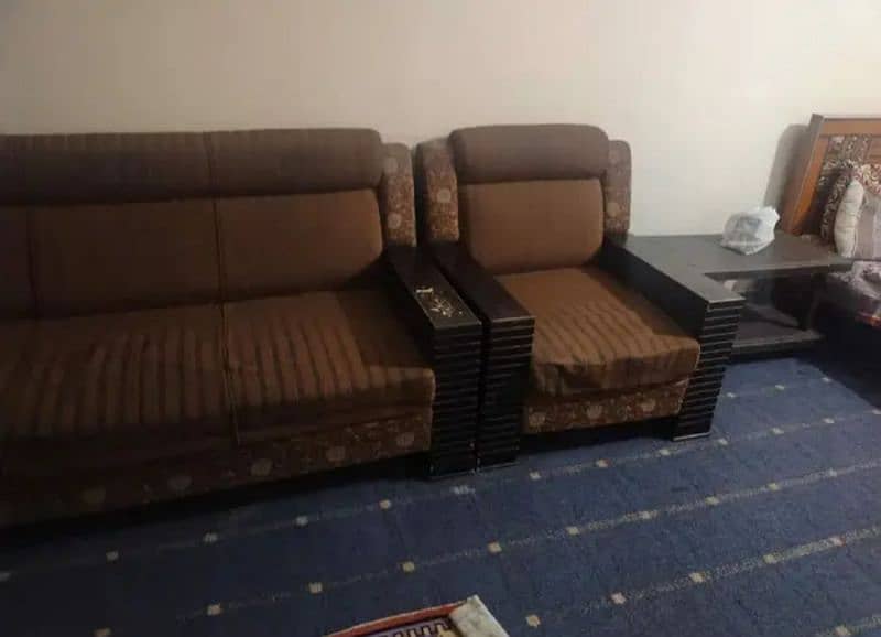 5 seater sofa available for urgent sale 3