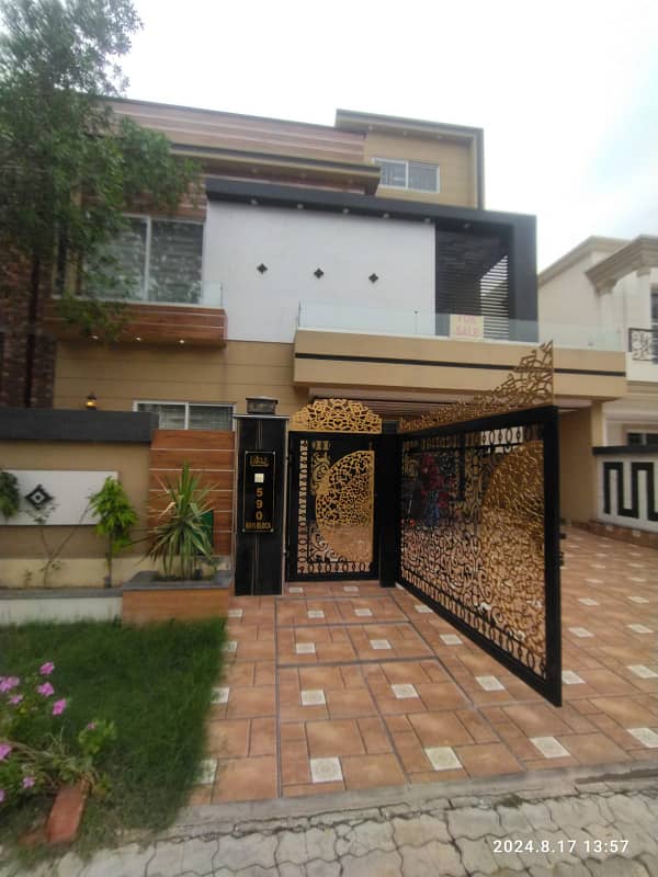 10 Marla House available For Sale In sector E Rafi Block Bahria Town Lahore 15