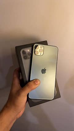 iPhone 15 pro max used like new 10/10