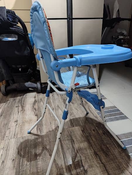 kids dining chair 10/10 condition ipmorted 1